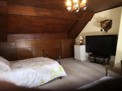 Télévision ou salle de divertissement dans l'établissement Au Jardin Fleuri