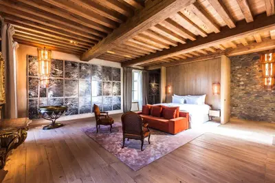 Coin salon dans l'établissement Domaine des Etangs, Auberge Collection