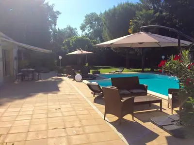 Piscine de l'établissement Roulotte de Dilou Noisette ou située à proximité