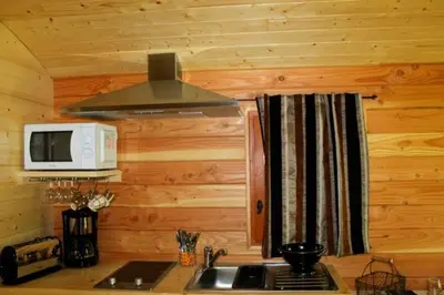 Cuisine ou kitchenette dans l'établissement Roulotte de Dilou Noisette