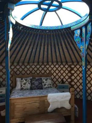 Un ou plusieurs lits dans un hébergement de l'établissement French Fields Luxury Glamping Original Mongolian Yurt
