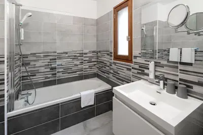 Salle de bains dans l'établissement Sure Hotel by Best Western Saintes