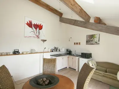 Cuisine ou kitchenette dans l'établissement Romantic Tower in Dordogne with Rooftop Terrace