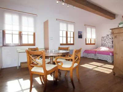 Un ou plusieurs lits dans un hébergement de l'établissement Very nice cottage with studio on a domain with heated pool