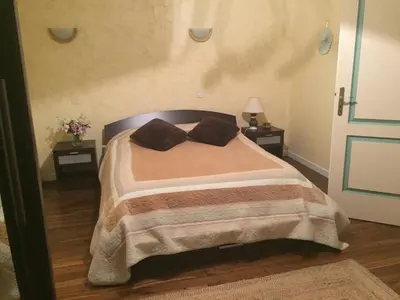 Un ou plusieurs lits dans un hébergement de l'établissement Chambre chez l'habitant dans Jolie maison de campagne