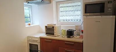 Cuisine ou kitchenette dans l'établissement Chambre chez l'habitant dans Jolie maison de campagne