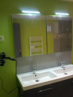 Salle de bains dans l'établissement Gîte climatisé *** Le Pigeonnier