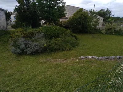 Jardin de l'établissement Gîte climatisé *** Le Pigeonnier