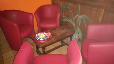 Coin salon dans l'établissement Hôtel Montespan