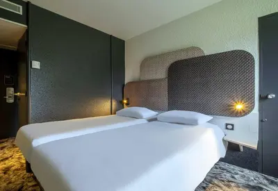 Un ou plusieurs lits dans un hébergement de l'établissement B&B HOTEL Niort Sud Venise Verte