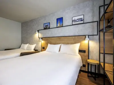 Un ou plusieurs lits dans un hébergement de l'établissement IBIS La Rochelle Vieux Port Centre