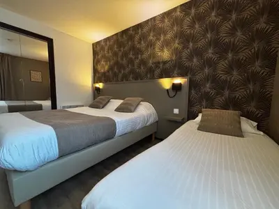Un ou plusieurs lits dans un hébergement de l'établissement Hôtel Le Valois, Cognac Centre