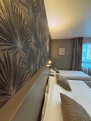Un ou plusieurs lits dans un hébergement de l'établissement Hôtel Le Valois, Cognac Centre