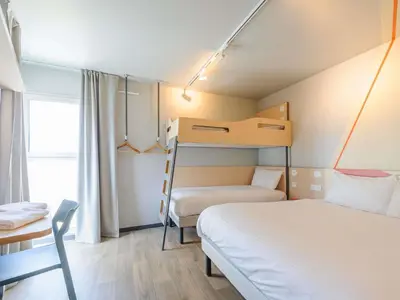Un ou plusieurs lits dans un hébergement de l'établissement Ibis Budget La Rochelle Puilboreau