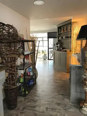 Cuisine ou kitchenette dans l'établissement Kyriad Direct La Rochelle Aytré