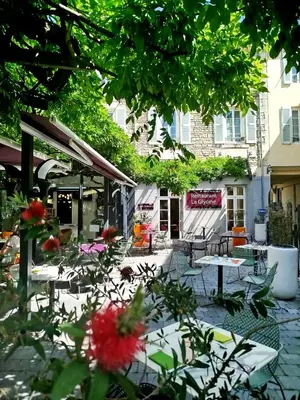 Restaurant ou autre lieu de restauration dans l'établissement Logis Hôtel-Restaurant LE FONTARABIE