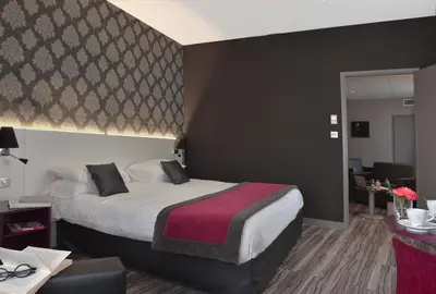 Un ou plusieurs lits dans un hébergement de l'établissement Logis Hôtel-Restaurant LE FONTARABIE