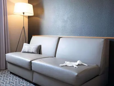 Coin salon dans l'établissement Ibis Styles Cognac