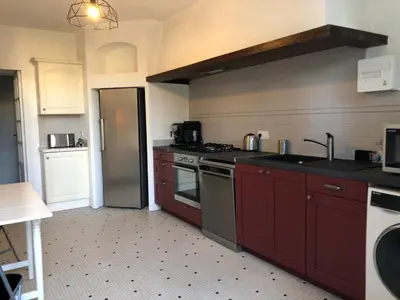 Cuisine ou kitchenette dans l'établissement Villa Donna jacuzzi jardin billard centre la Brèche