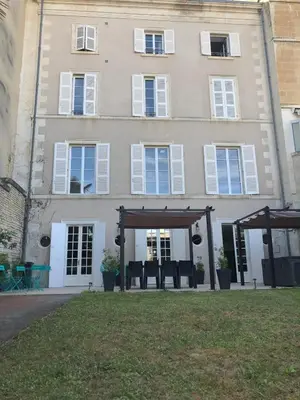 Façade ou entrée de l'établissement Villa Donna jacuzzi jardin billard centre la Brèche