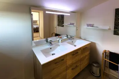 Salle de bains dans l'établissement Appartement La Haute Preze & Golffrance