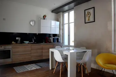 Cuisine ou kitchenette dans l'établissement Fouras Centre - Meublé Tourisme Classé 3 étoiles