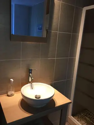 Salle de bains dans l'établissement chambre double avec salle de bain privative