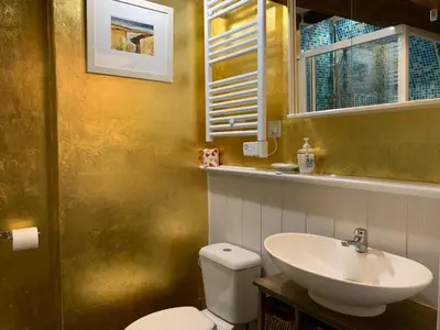 Salle de bains dans l'établissement Gites Limousin - La Haute