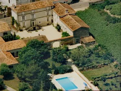 Piscine de l'établissement Gîte Le Bonheur ou située à proximité