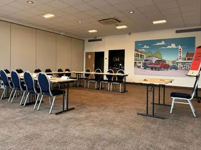 Espace de conférence ou salle de réunion dans l'établissement ibis Styles Angoulême Nord - hôtel restaurant