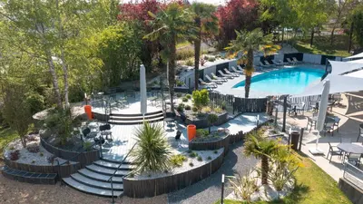 Piscine de l'établissement Novotel Poitiers Site du Futuroscope ou située à proximité