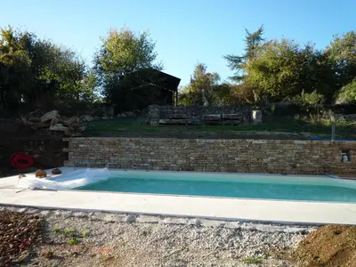 Piscine de l'établissement Le Logis de Miserè ou située à proximité
