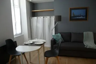 Coin salon dans l'établissement Studio moderne rénové