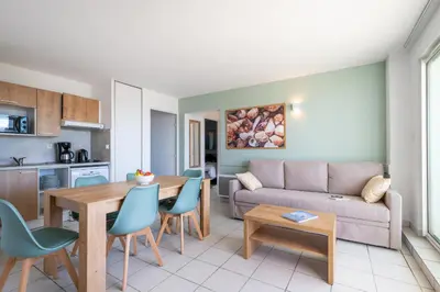 Cuisine ou kitchenette dans l'établissement Résidence Odalys Les Terrasses de Fort Boyard