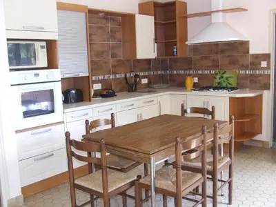 Cuisine ou kitchenette dans l'établissement Gite à la ferme Les places