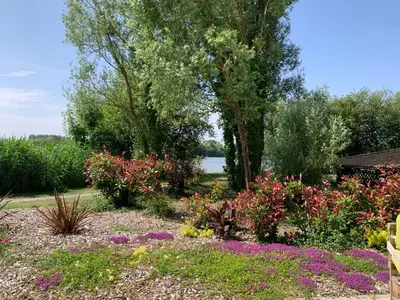 Jardin de l'établissement Terres de France - Natura Resort Pescalis