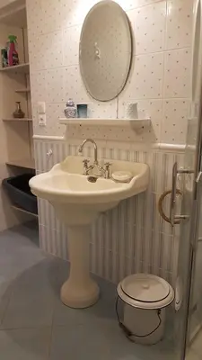 Salle de bains dans l'établissement Gite du Château de Pernan