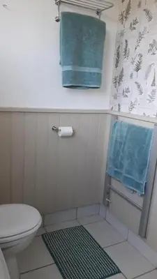 Salle de bains dans l'établissement Quatre Saisons