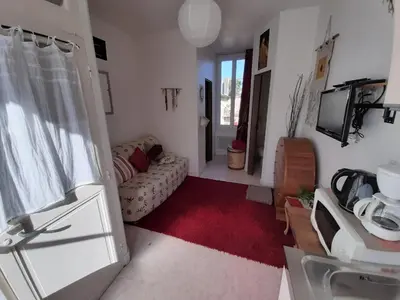 Télévision ou salle de divertissement dans l'établissement Terra-Crystal