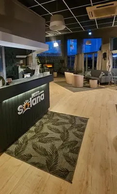 Télévision ou salle de divertissement dans l'établissement Contact Hôtel Solana, Niort MendesFrance
