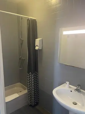 Salle de bains dans l'établissement Hotel Au Chapon Fin