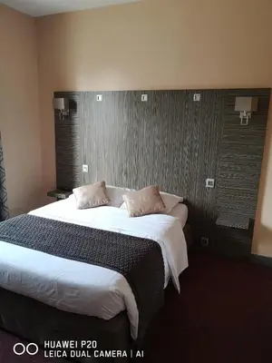 Un ou plusieurs lits dans un hébergement de l'établissement Hôtel Le Memphis