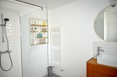Salle de bains dans l'établissement Logement Cosy à 5mn du Futuroscope