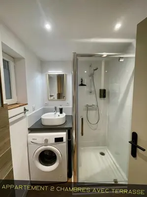 Salle de bains dans l'établissement Les Appartements du Pont Joubert
