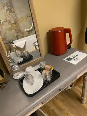 Plateau bouilloire dans l'établissement Suite en Terrasse à Cognac