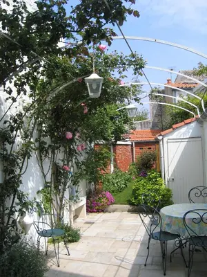 Jardin de l'établissement Villa Fleur de Sel