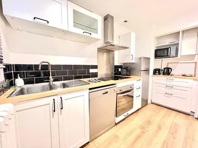 Cuisine ou kitchenette dans l'établissement Stay house to Poitiers
