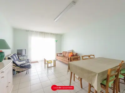 Coin salon dans l'établissement T3 pour 4 personnes avec balcon à Châtelaillon-Plage - FR-1-258-186