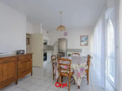 Cuisine ou kitchenette dans l'établissement Appartement T2 à 50m de la plage avec piscine, tennis et balcon - Châtelaillon-Plage - FR-1-258-187
