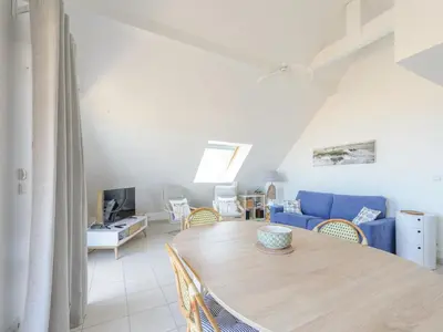 Coin salon dans l'établissement Appartement T2 en Front de Mer avec Balcon, Wifi et Parking - Châtelaillon-Plage - FR-1-258-188